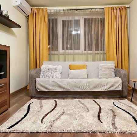 Cozy And Clean Apartment, Near National Arena Bukares Bagian luar foto