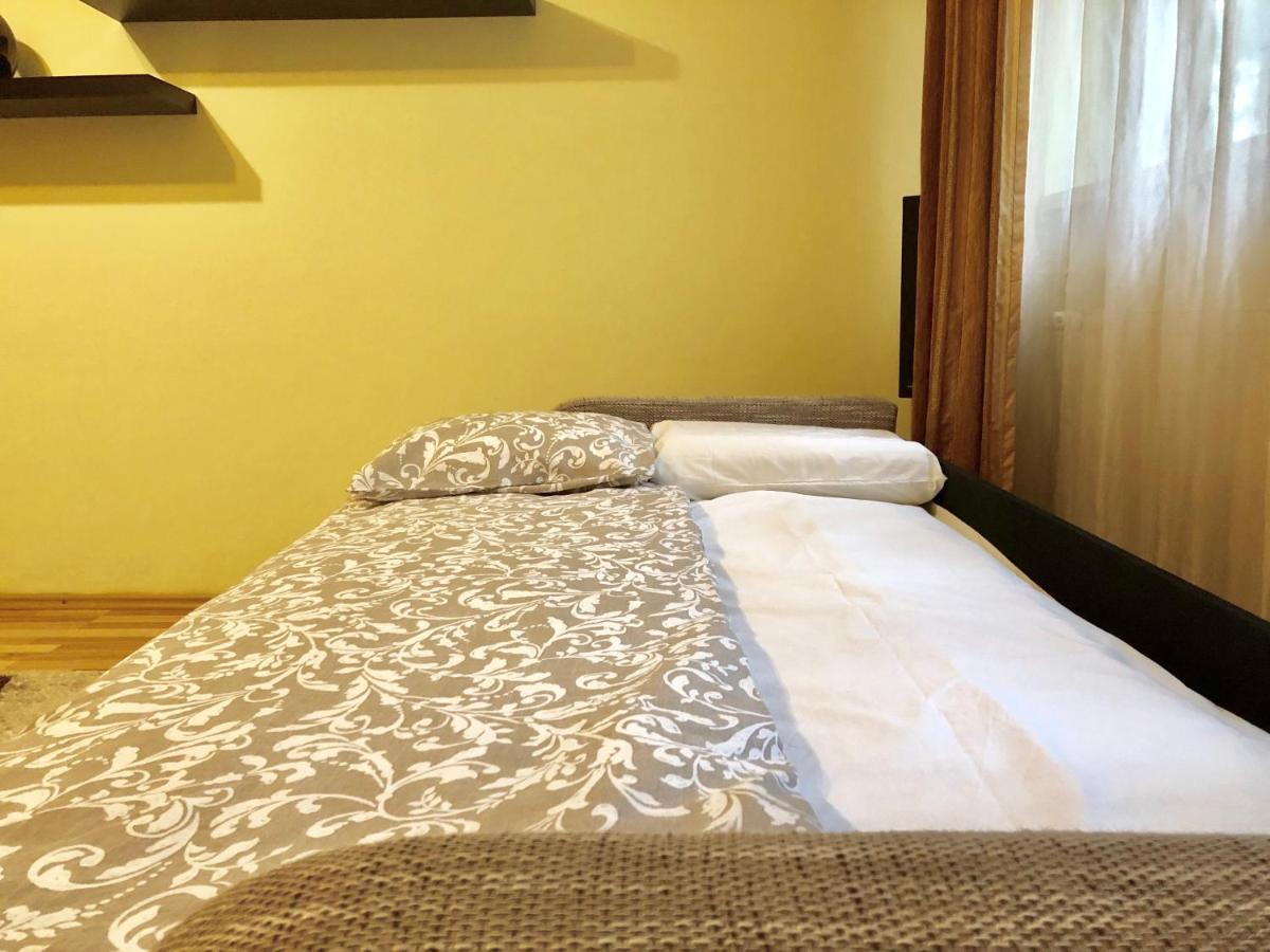 Cozy And Clean Apartment, Near National Arena Bukares Bagian luar foto
