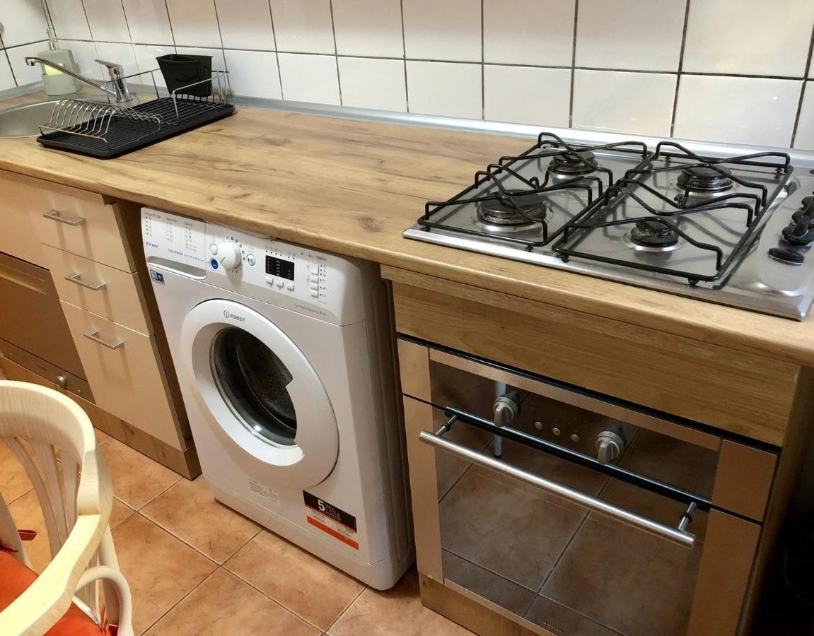 Cozy And Clean Apartment, Near National Arena Bukares Bagian luar foto