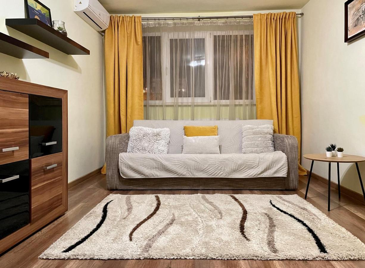 Cozy And Clean Apartment, Near National Arena Bukares Bagian luar foto